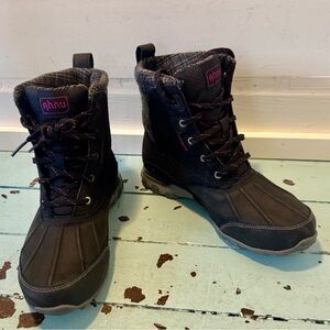 Ahnu Size 7 ( fits snug) Sugar Peak Insulated Waterproof hiking boot
